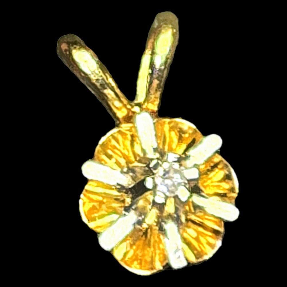 Vintage 14k Yellow Gold Diamond Buttercup Pendant 0.31 Grams